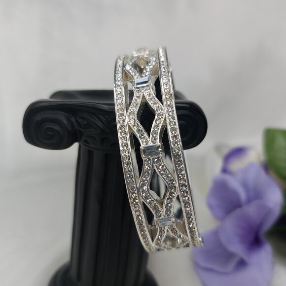 Anne Klein Bracelet Silver Tone Bangle Shiny Clear Pave Crystal Openwork Hinged - Picture 4 of 9